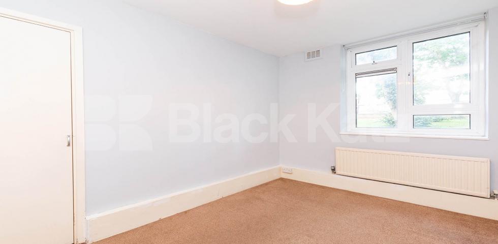 			4 BEDROOMS PLUS LOUNGE! , 4 Bedroom, 1 bath, 1 reception Flat			 Dormans Way, SWISS COTTAGE